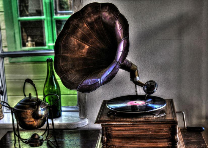 Ditaksir Puluhan Juta, Ini Tipe Gramophone dan Piringan Hitam Antik Incaran Para Kolektor
