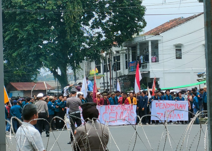 Soroti Kebijakan Efisiensi Anggaran, Aliansi Mahasiswa Lampung Gelar Aksi Protes di DPRD