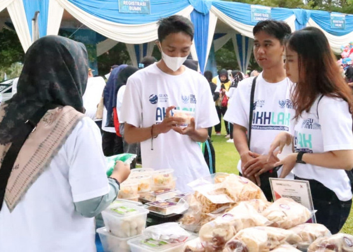 HUT ke-25 BUMN, PLN Gelar Jalan Sehat dan Bazar UMK di Lampung 