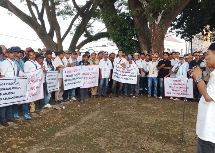 Ratusan Buruh TKBM Pelabuhan Panjang Demo ke Kantor Gubernur, Minta Pemprov Lampung Tegas Soal Regulasi