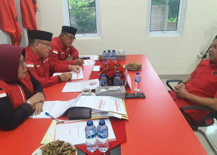 Serahkan ke DPP PDIP, Heri Agus Setiawan Siap Jika Diminta Dampingi Bacalon Bupati Dewi Handajani