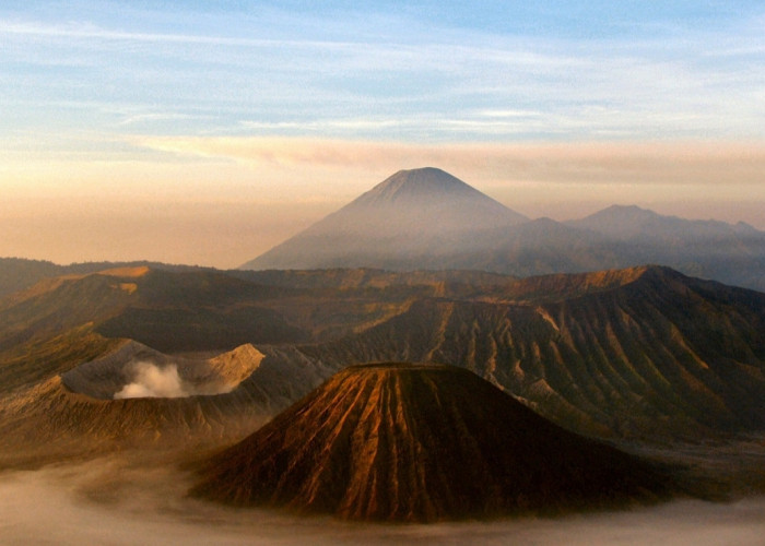 Pelancong Gunung Bromo Jawa Timur  Harap Perhatikan 5 Larangan Ini, Nomor 3 Terdengar Absurd