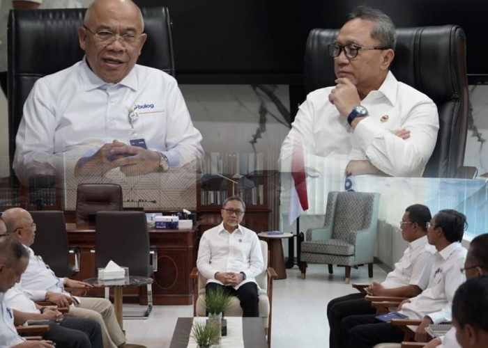 Menko Pangan Zulkifli Hasan Pastikan Stok Beras Bulog Aman Sampai Akhir Tahun 2024