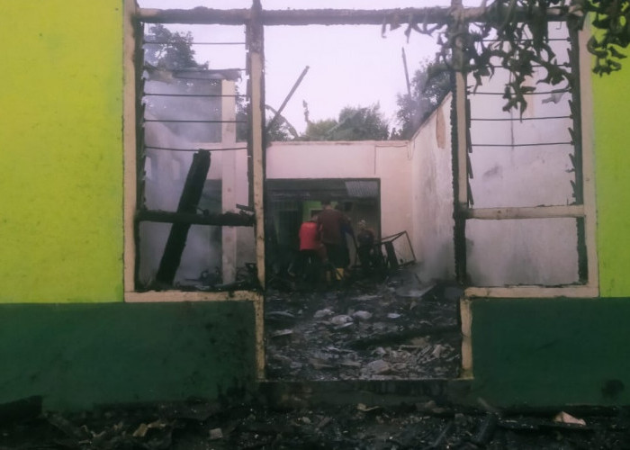 Enam Bangunan Terbakar, Begini Kondisi KBM SMP Muhammadiyah Gisting Tanggamus Lampung 