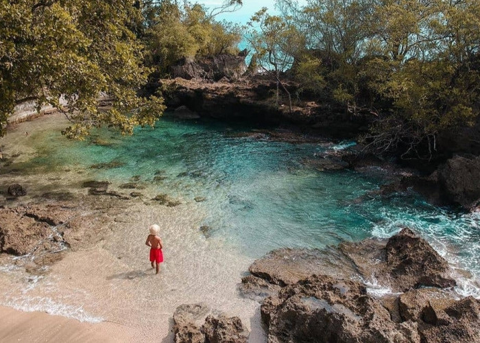 Hanya 70 Menit dari Kota Ambon, Keindahan Pantai Huluwa Bak Surga Tersembunyi di Maluku Tengah 