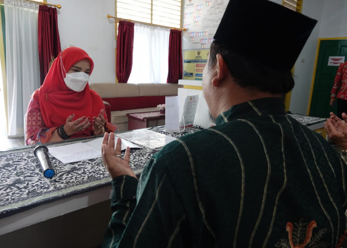 Eva Dwiana Bayar Zakat di Baznas Bandar Lampung