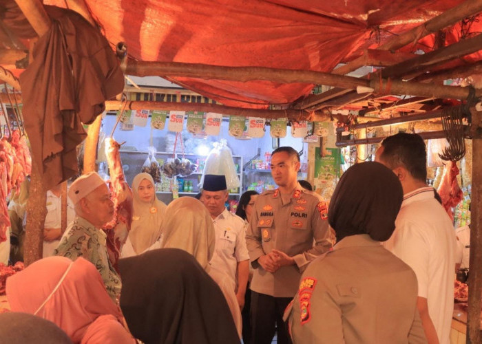 Jelang Lebaran Idul Fitri, Kapolres Metro Pantau Harga dan Stok Sembako di Pasar Kopindo