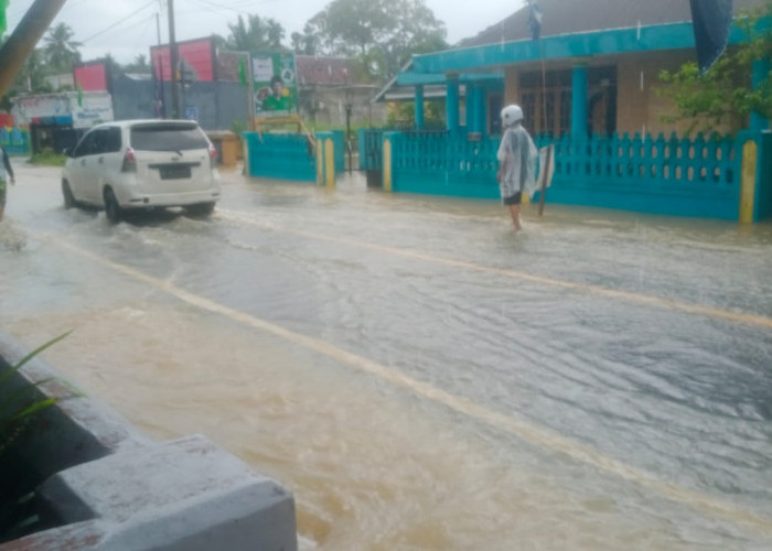 Hujan Deras, Jalinbar dan Puluhan Rumah Sempat Tergenang Air