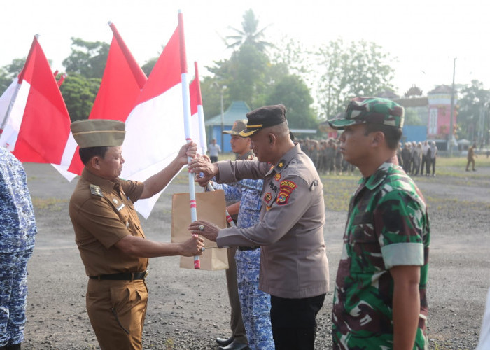 Jelang HUT RI, Lampung Timur Bagikan 1000 Bendera Merah Putih