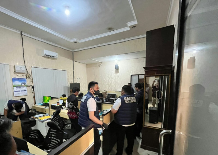 Polda Lampung Geledah Kantor BKPSDM Metro, Bawa Komputer hingga Arsip Kepegawaian 
