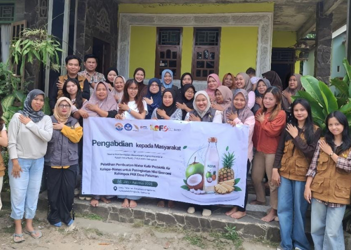 Tim Dosen dan Mahasiswa ITERA Latih PKK Desa Patoman Buat Water Kefir Probiotik