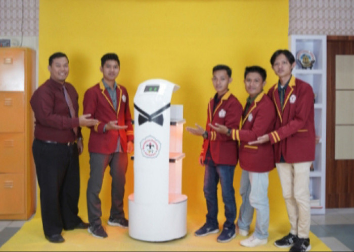 Tim Universitas Teknokrat Indonesia Ciptakan Robot Pengantar Minuman 