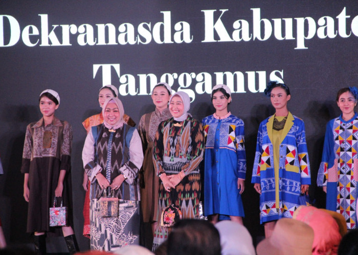 Dekranasda Tanggamus Tampilkan Baju Batik dari Pematang Sawa dan Semaka Pada Lampung Fashion Tendance 2023