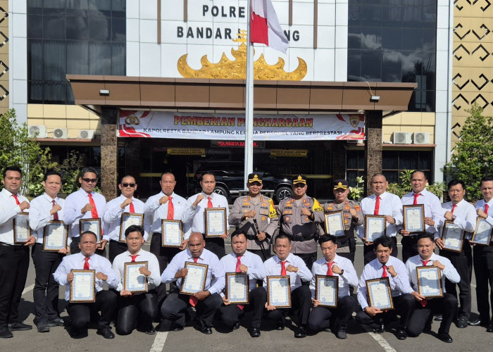 Ungkap Kasus Penggelapan Penembakan, 21 Personel Polresta dan Polsek Bandar Lampung Terima Penghargaan