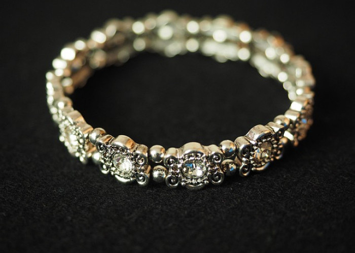 Perak Kian Bersinar, Ini Strategi Aman Investasi bagi Pemula