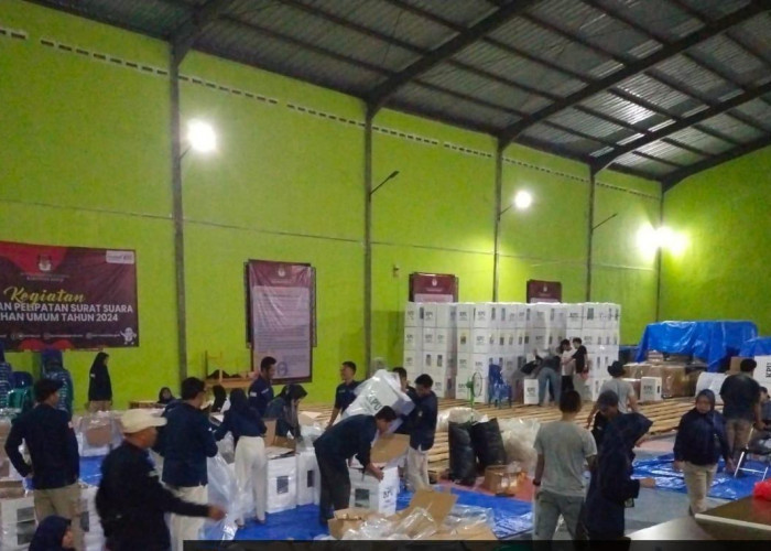 KPU Mesuji Lampung Packing Logistik Pemilu 2024