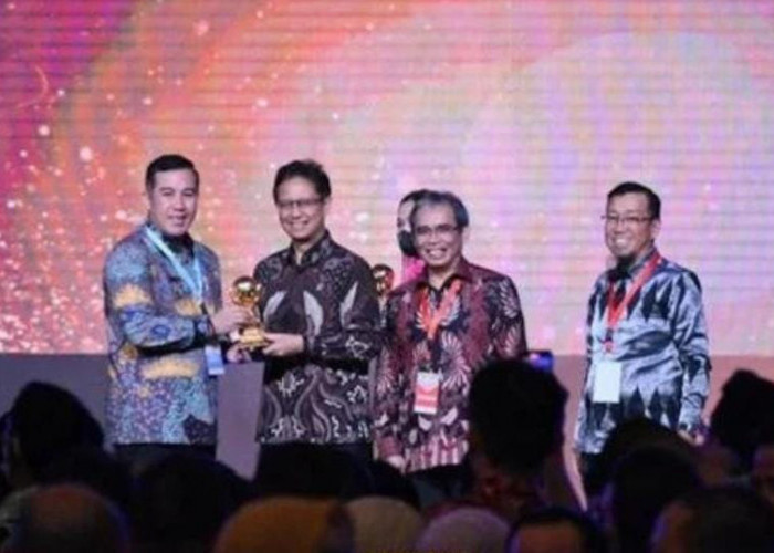 Wapres Berikan Penghargaan Pemda Berstatus UHC, Dua Kabupaten Dari Lampung 