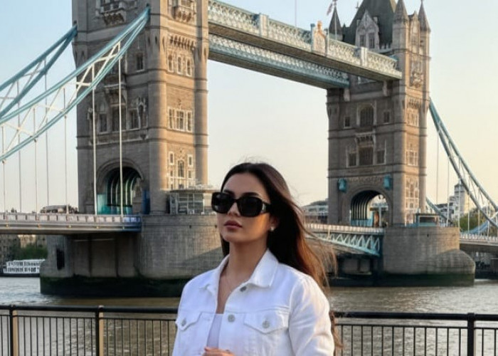 Gak Perlu Ribet! Pakai Prompt Gemini AI Ini Untuk Edit Foto Liburan di London Bridge