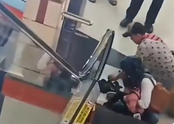 Detik-Detik Kaki Bocah Terjepit Eskalator di Mall Solo, Ini Kronologinya