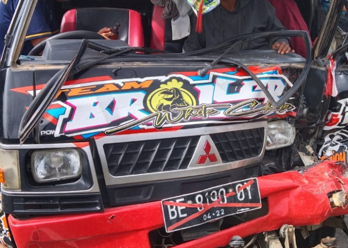 Lakalantas di Lampung Barat Libatkan Tiga Mobil, Satu Korban Luka Serius