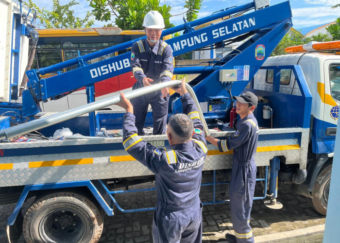 Gerak Cepat, Pemprov Lampung Perbaiki PJU Jalinsum Bakauheni Jelang Arus Mudik