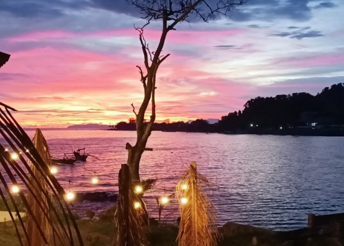7 Potret Surga Dunia Tersembunyi di Pantai Lampung, No.5 Sensasi Seperti Pantai Uluwatu Bali 