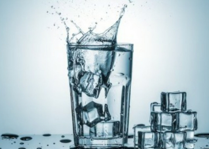 Bahaya Minum Air Dingin Saat Cuaca Panas, Bisa Dehidrasi Hingga Heat Stroke