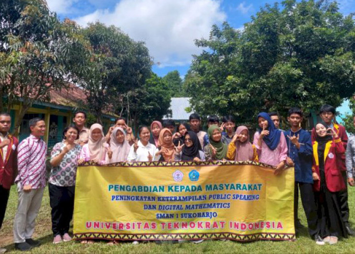 Tim PKM Universitas Teknokrat Indonesia Kenalkan Mobile Application and Conversation Practice di SMAN 1 Sukoha