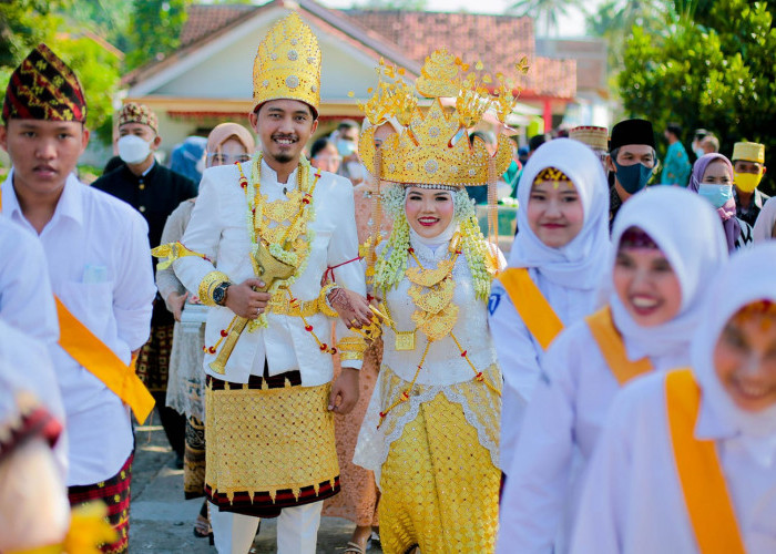 Yuk, Mengenal Pakaian Adat Lampung, Lengkap dengan Aksesorisnya