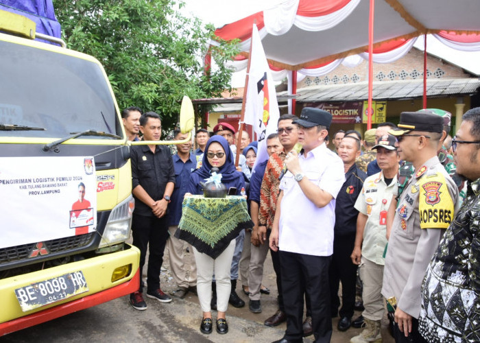Pj Bupati Tubaba Lampung M. Firsada Melepas Pendistribusian Logistik Pemilihan Umum Tahun 2024