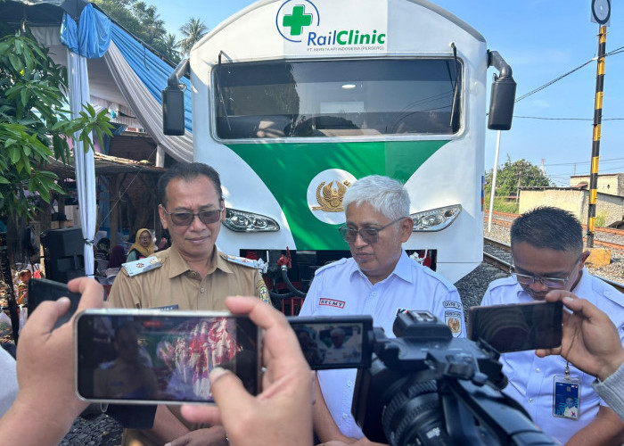 Kereta Tak Bawa Penumpang, Tapi Rail Clinic Bawa Layanan Kesehatan Gratis ke Warga Panjang