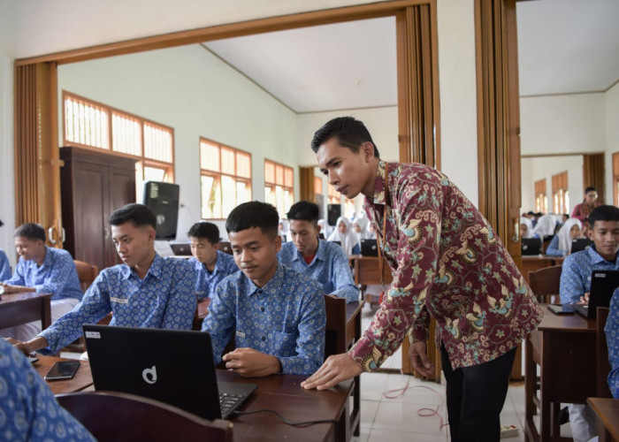 PKM Universitas Teknokrat Indonesia Kembangkan Game Edukasi di SMAN 2 Tulang Bawang Tengah