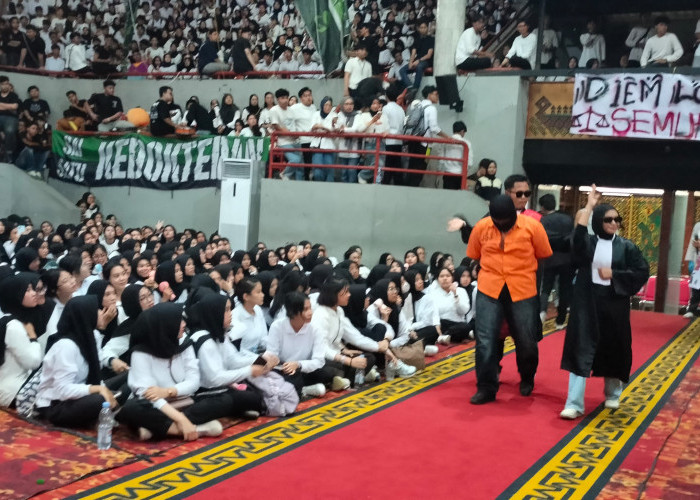 Ribuan Mahasiswa Universitas Lampung Tergabung Dari Berbagai Fakultas Tampil Percaya Diri Dalam Parade Unila 