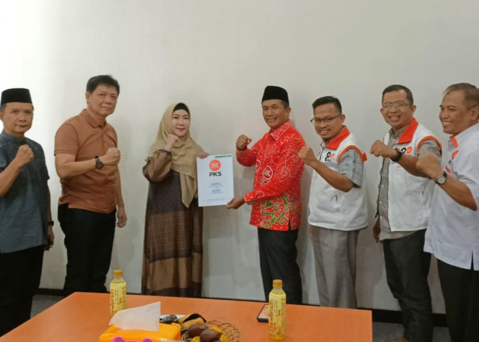 Surat Rekomendasi Keluar, PKS Tanggamus Dukung Bacalon Bupati Dewi Handajani untuk Pilkada 2024