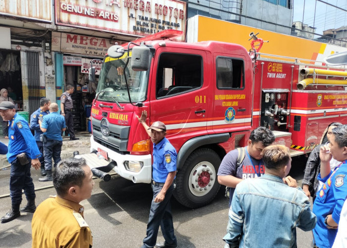 Mega Motor di Jalan Tanjung Pinang Pasar Tengah Terbakar, Diduga Karena Hal Ini