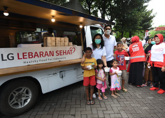 Masih Dalam Suasana Lebaran, LG Aksi Peduli Warga Sekitar 3 TPS di Surabaya