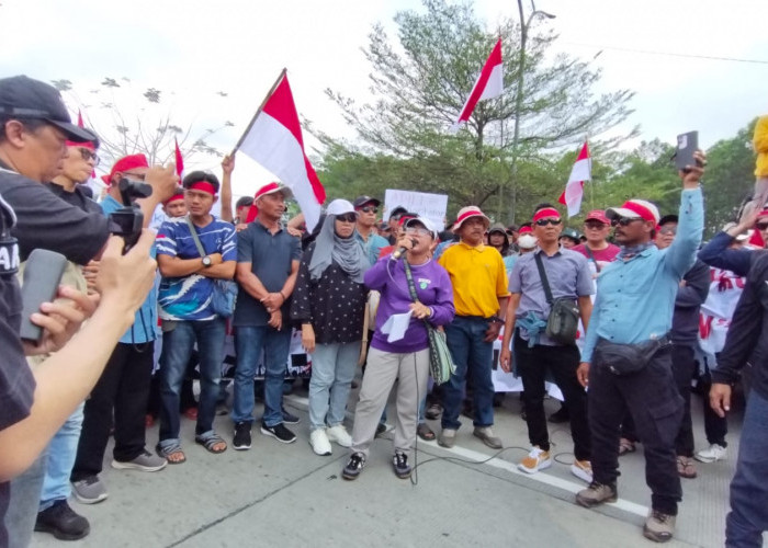 Pasca Kerusuhan, Ribuan Pekerja PT BSA Geruduk Mapolda Lampung Tuntut Pengusutan Tuntas