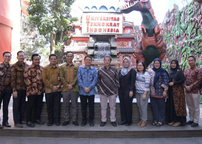 Tim Fakultas Ilmu Budaya UGM Kunjungi Universitas Teknokrat Indonesia 