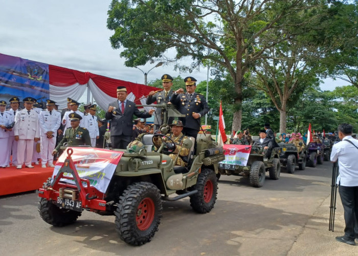 Defile Prajurit Kodim 0429 Meriahkan HUT ke-77 TNI