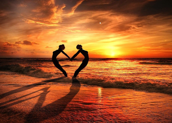 Pesona Pantai Dewi Mandapa Lewat Pulau Cinta Tersembunyi, Intip Spot Foto Estetik Didalamya  