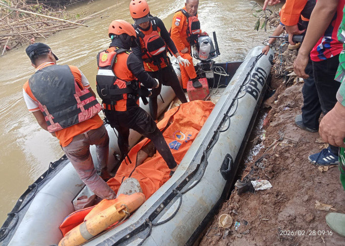 Nekat Lompat ke Sungai Saat Penggerebekan Judi Sabung Ayam, Pria 58 Tahun Ditemukan Tak Bernyawa di Way Sesah