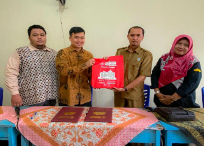 PKM Universitas Teknokrat Indonesia Beri Materi Desain dan Merakit Jembatan Mini ke Sekolah Binaan 