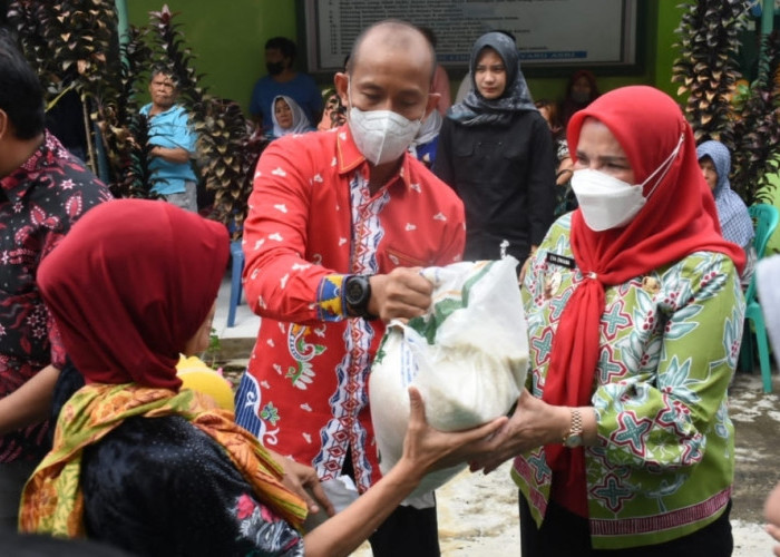 Pemkot Bagikan Beras ke 65 Ribu Warga Bandar Lampung, Ini Harapan Warga 