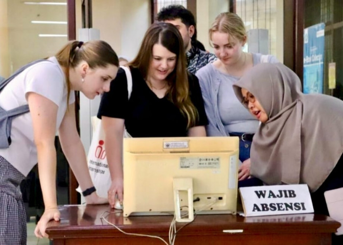 Enam Mahasiswa Australia Kunjungi Fisip Unila Dalam Program Cultural & Study Visit 2025 