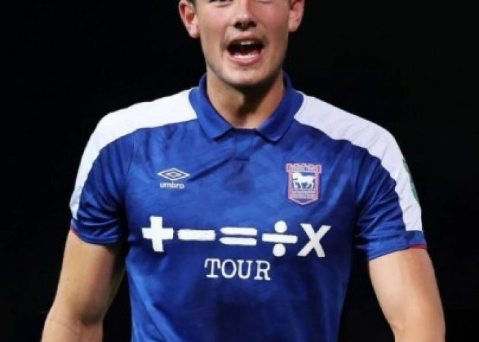 Elkan Baggott Dicoret dari Derby Ipswich vs Norwich, Apa yang Terjadi? Ini Analisis Lengkap dan Peluangnya
