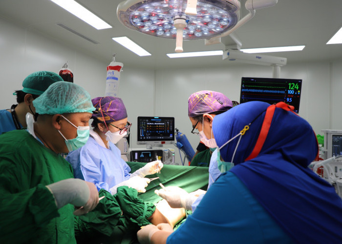 Operasi Pemisahan Kembar Siam Pertama Berhasil, Memakan Waktu Hingga 5 Jam di Meja Operasi