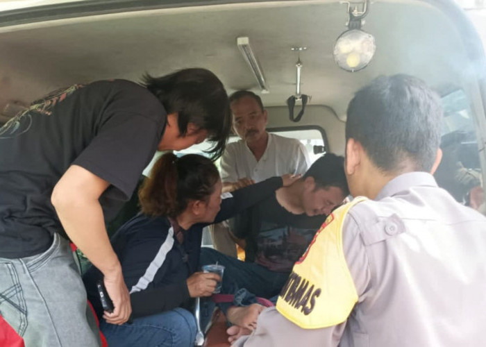 Bhabinkamtibmas dan Babinsa Evakuasi ODGJ di Tanggamus Lampung yang Depresi Karena Masalah Asmara 