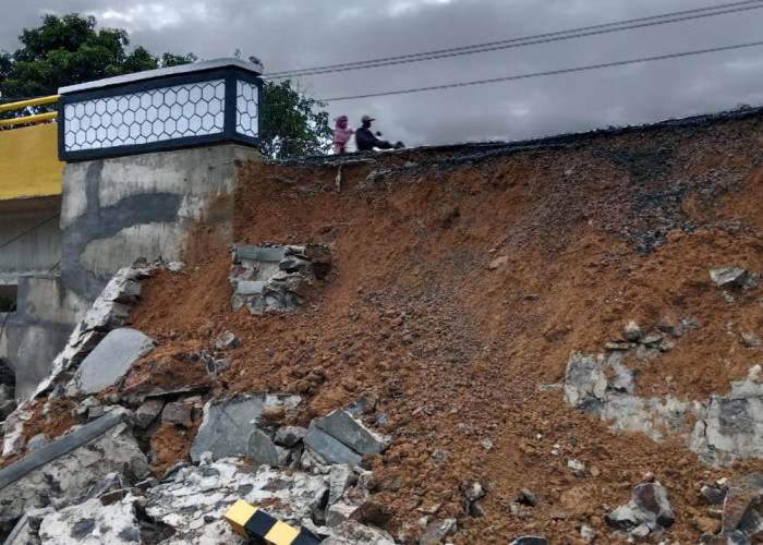 Baru Seminggu Diserahterimakan, Dinding Penahan Jembatan di Lampung Tengah Ambrol