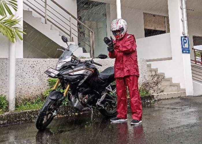 Safety Riding: Tips Berkendara Aman Saat Hujan
