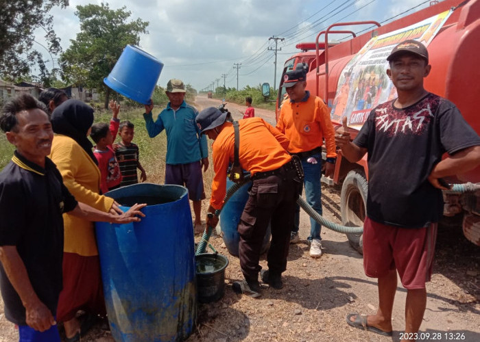 Masalah Air Bersih, Pemkab Mesuji Lampung Luncurkan Delapan Armada ke Rawa Jitu Utara 